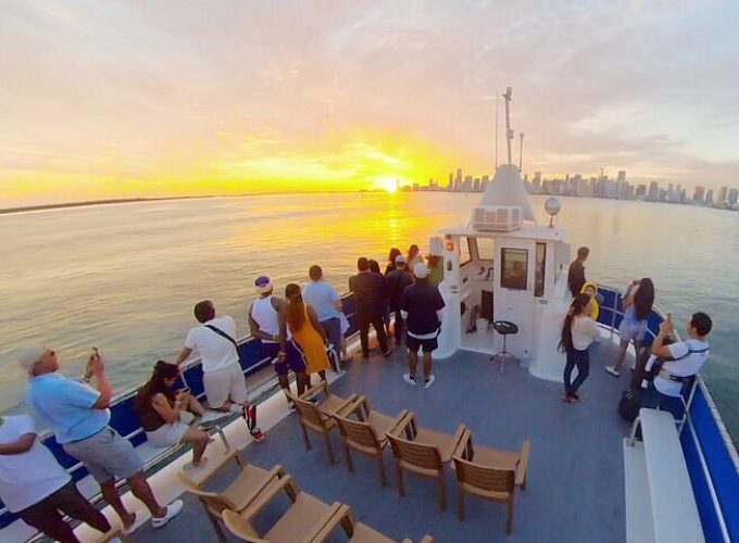 90 Minute Cruise & Open Bar in Miami